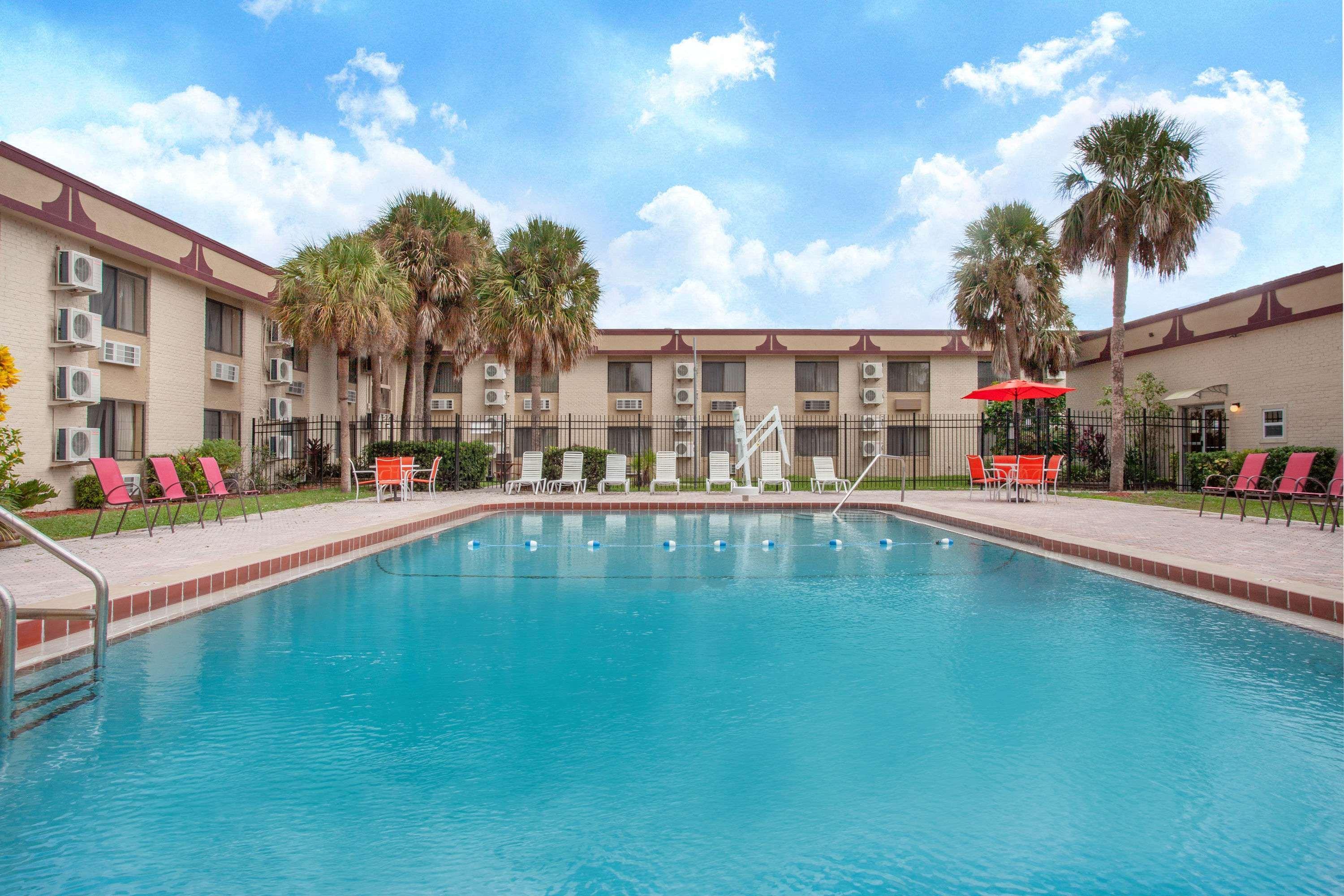 Space Coast Hotel Titusville-Kennedy Space Center Екстериор снимка