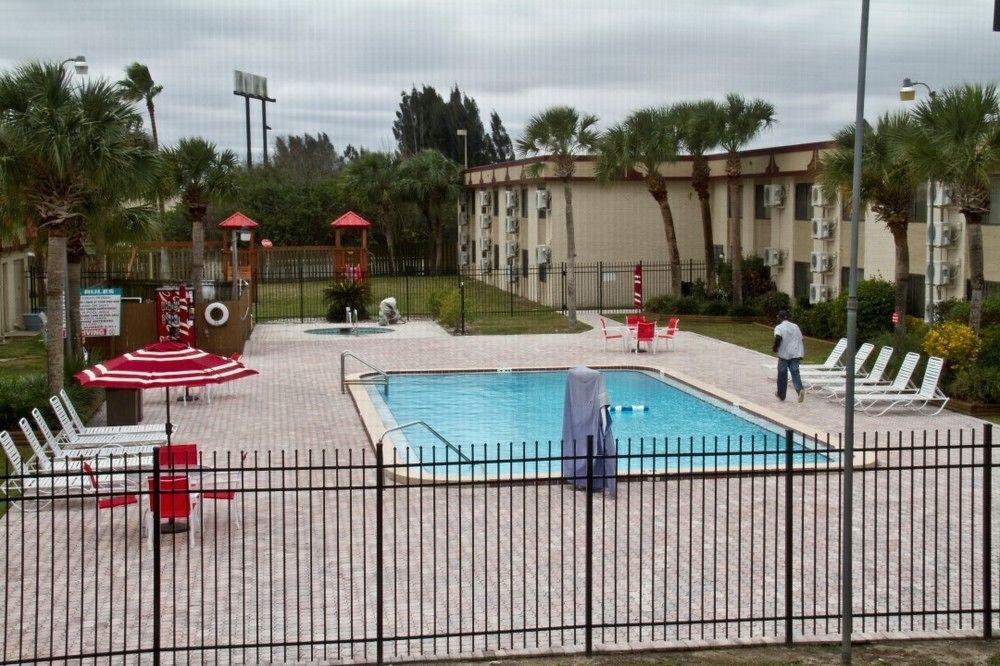 Space Coast Hotel Titusville-Kennedy Space Center Екстериор снимка